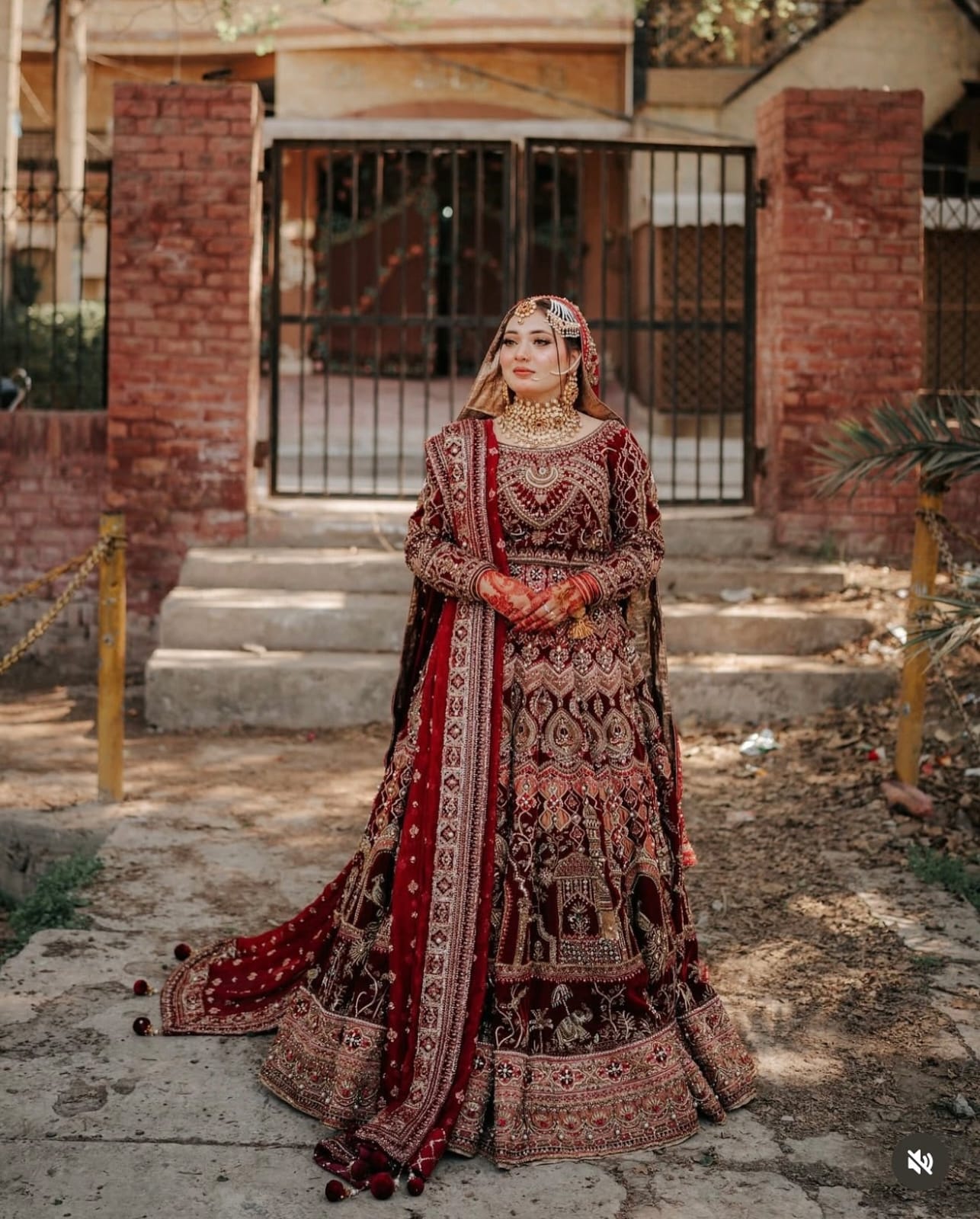 INTZAR HERITAGE STORY MAROON